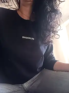 Snapshot of dua-lippa chatting on 04.07.26 dua-lippa online show from 04.07.26