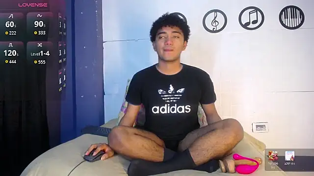 Snapshot of felipecams chatting on 04.15.26 felipecams online show from 04.15.26