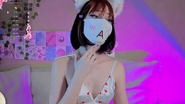 LunaNyanmi online show from 04.25.26