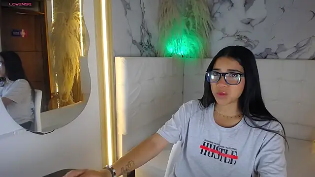 Snapshot of Taliasweet chatting on 04.18.26 Taliasweet online show from 04.18.26