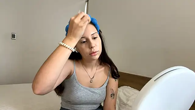 VinitaAskia online show from 04.15.26