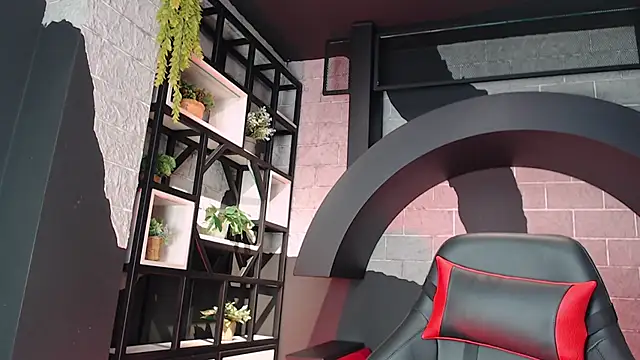 Snapshot of TINIFOX chatting on 04.08.26 TINIFOX online show from 04.08.26