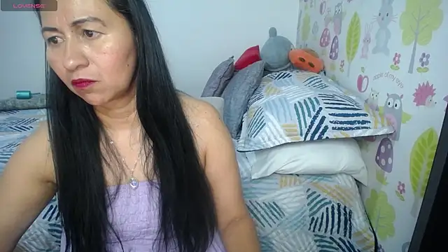 Snapshot of Tyna_b chatting on 06.14.26 Tyna b online show from 06.14.26