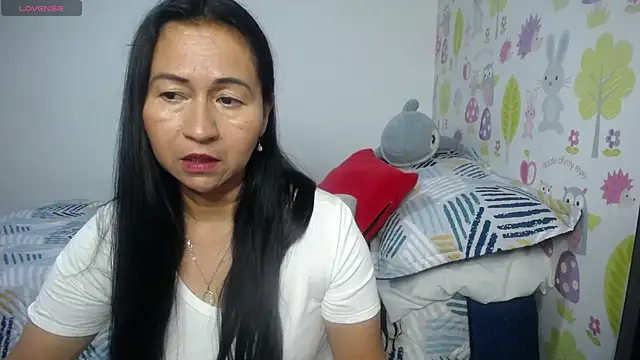 Snapshot of Tyna_b chatting on 06.19.26 Tyna b online show from 06.19.26