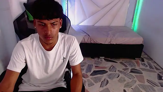 Snapshot of Angel_foxc_ chatting on 04.07.26 Angel foxc online show from 04.07.26