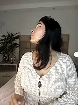 Snapshot of BrendaBloom_ chatting on 04.12.26 BrendaBloom online show from 04.12.26