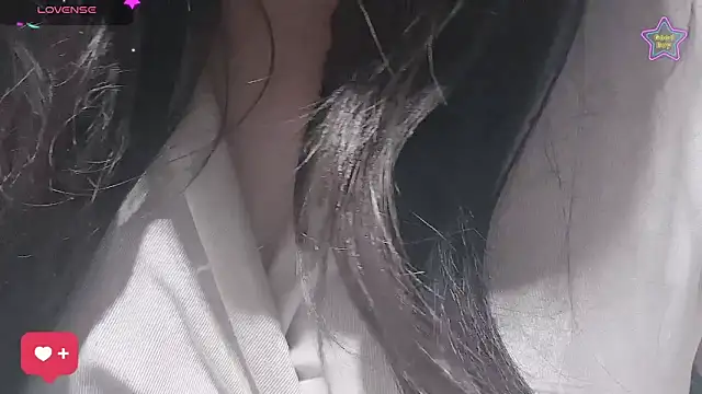 Snapshot of EX-886 chatting on 04.10.26 EX-886 online show from 04.10.26