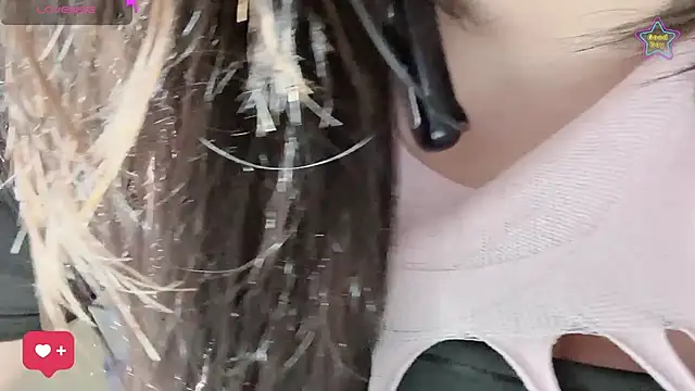 Snapshot of EX-886 chatting on 05.10.26 EX-886 online show from 05.10.26