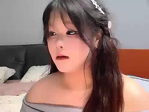 Snapshot of MiaDaily chatting on 04.08.26 MiaDaily online show from 04.08.26