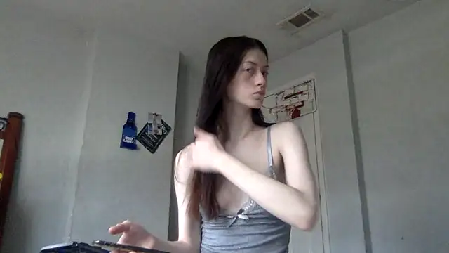 Munchkinbaby72318 online show from 05.19.26