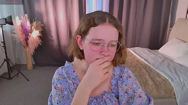 Snapshot of FreeHarmony_ chatting on 04.09.26 FreeHarmony online show from 04.09.26