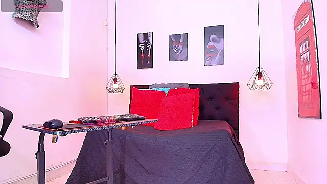 hilary banks1 online show from 07.25.26