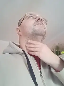 Snapshot of Luceriusbigass chatting on 12.14.24 Luceriusbigass online show from 12.14.24