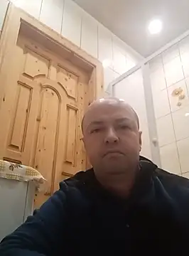 Snapshot of Luceriusbigass chatting on 12.25.24 Luceriusbigass online show from 12.25.24