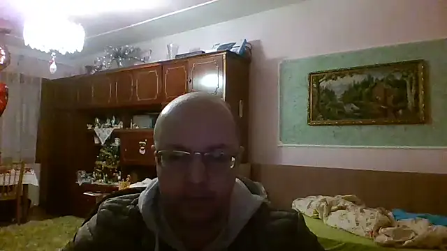 Snapshot of Luceriusbigass chatting on 02.14.25 Luceriusbigass online show from 02.14.25