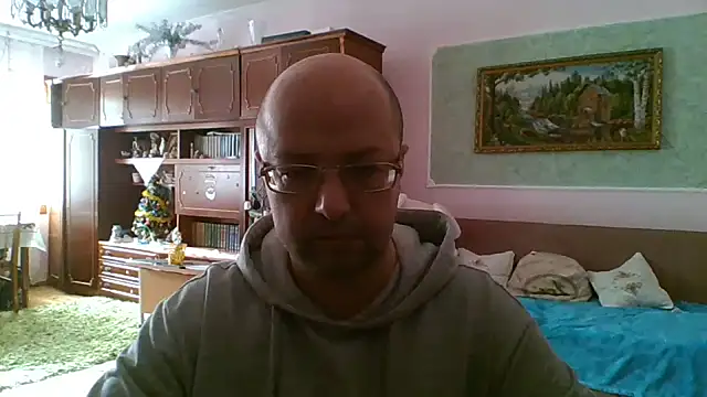 Snapshot of Luceriusbigass chatting on 02.15.25 Luceriusbigass online show from 02.15.25