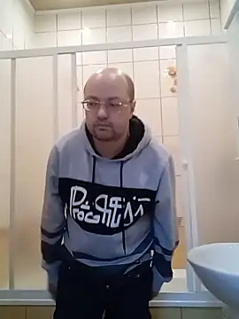 Snapshot of Luceriusbigass chatting on 02.21.25 Luceriusbigass online show from 02.21.25