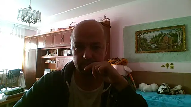 Snapshot of Luceriusbigass chatting on 09.27.25 Luceriusbigass online show from 09.27.25