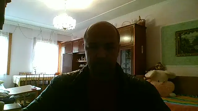 Snapshot of Luceriusbigass chatting on 10.18.25 Luceriusbigass online show from 10.18.25