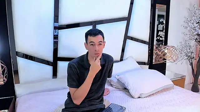 Snapshot of Lucie_Mark chatting on 04.10.26 Lucie Mark online show from 04.10.26