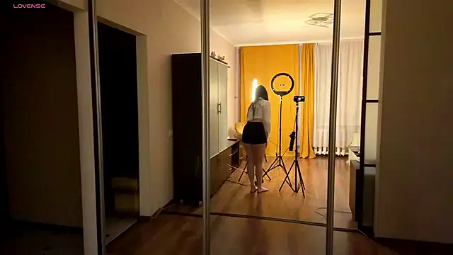 peachlunee online show from 04.11.26