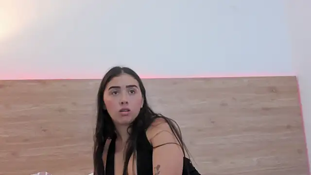 Snapshot of Zoevelvet_ chatting on 04.08.26 Zoevelvet online show from 04.08.26