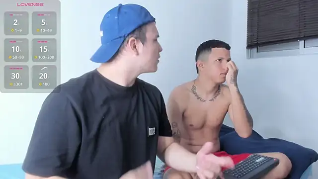 Snapshot of Steven_and_Benji chatting on 04.08.26 Steven and Benji online show from 04.08.26