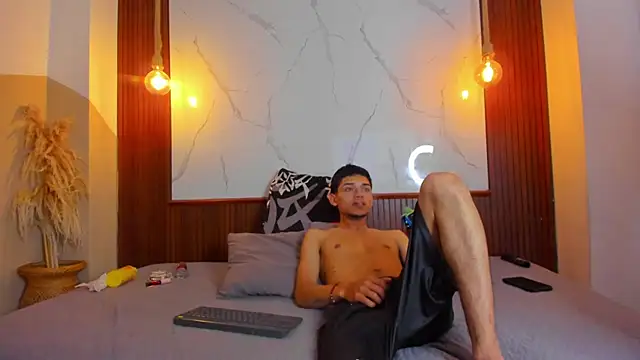 Snapshot of Eroticxcouple chatting on 04.10.26 Eroticxcouple online show from 04.10.26