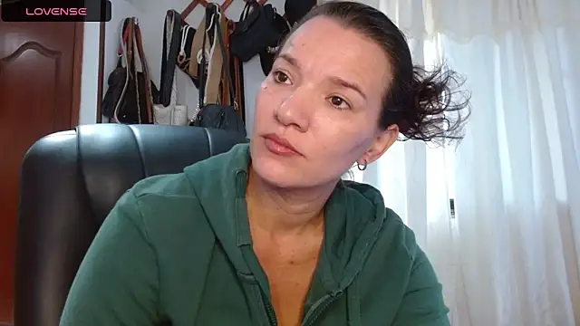 Snapshot of valery_fitt chatting on 04.17.26 valery fitt online show from 04.17.26