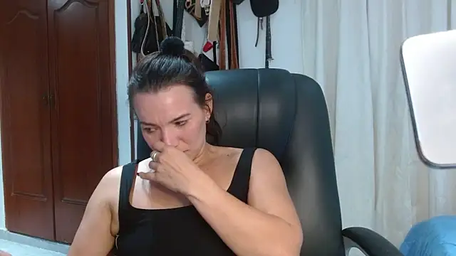 Snapshot of valery_fitt chatting on 04.19.26 valery fitt online show from 04.19.26