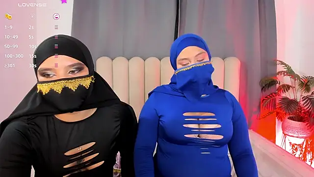 Snapshot of aziza_dalila02 chatting on 04.10.26 aziza dalila02 online show from 04.10.26