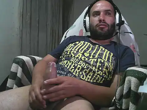 Snapshot of axelcolix chatting on 04.08.26 axelcolix online show from 04.08.26