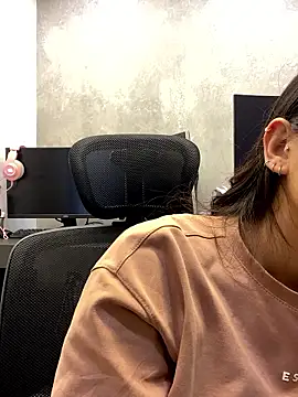 Snapshot of Hana-Parker chatting on 05.15.26 Hana-Parker online show from 05.15.26