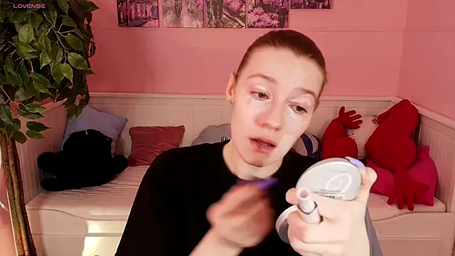 Snapshot of Vanessa___Lui chatting on 04.08.26 Vanessa Lui online show from 04.08.26