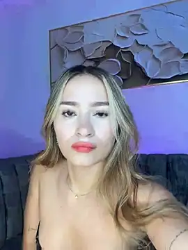 Snapshot of AmyRusso chatting on 04.15.26 AmyRusso online show from 04.15.26