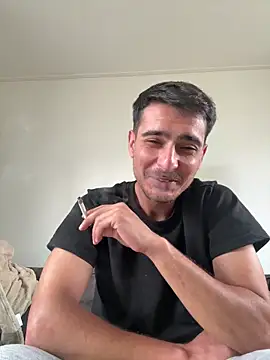 Snapshot of Serttssikici chatting on 06.14.26 Serttssikici online show from 06.14.26