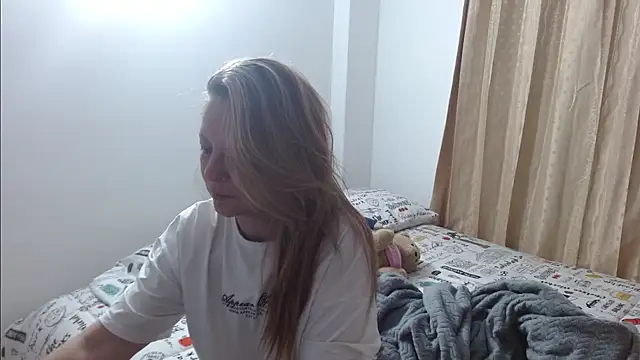 Snapshot of SKY_SANZ chatting on 04.11.26 SKY SANZ online show from 04.11.26