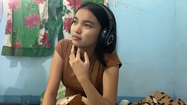 Snapshot of RolandeAgne chatting on 04.10.26 RolandeAgne online show from 04.10.26