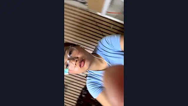 Snapshot of SheenaMcbrien chatting on 04.12.26 SheenaMcbrien online show from 04.12.26