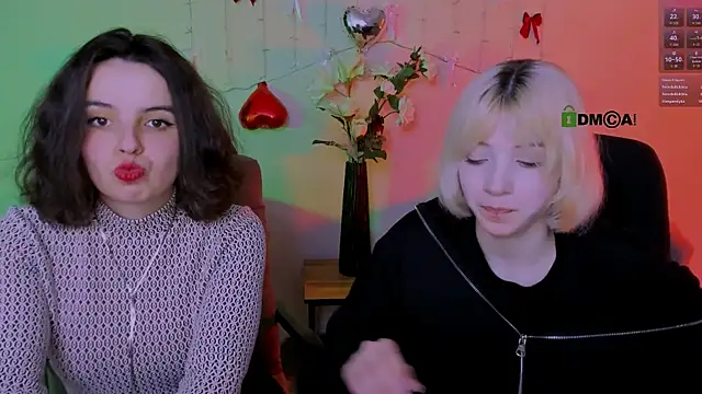 Snapshot of mia_mooon_ chatting on 04.15.26 mia mooon online show from 04.15.26
