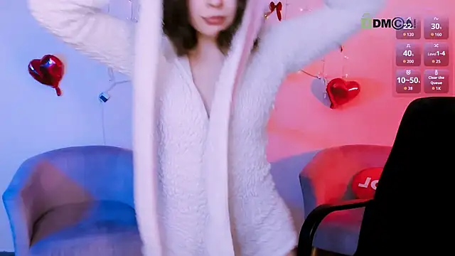 Snapshot of mia_mooon_ chatting on 04.28.26 mia mooon online show from 04.28.26