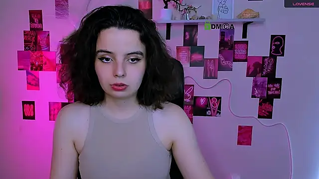 Snapshot of mia_mooon_ chatting on 05.17.26 mia mooon online show from 05.17.26