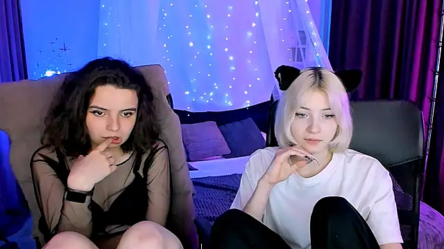 Snapshot of mia_mooon_ chatting on 05.19.26 mia mooon online show from 05.19.26