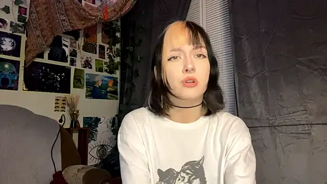 Snapshot of AllegraStaffieri chatting on 04.08.26 AllegraStaffieri online show from 04.08.26