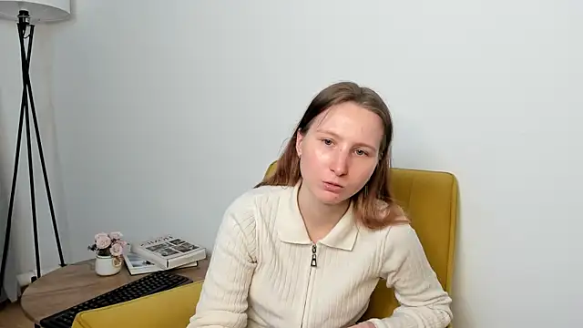 Snapshot of RenettaKrissie chatting on 04.09.26 RenettaKrissie online show from 04.09.26