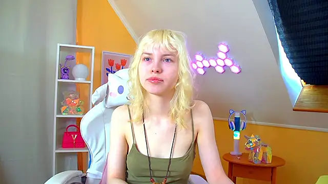 HannahHollis online show from 04.24.26