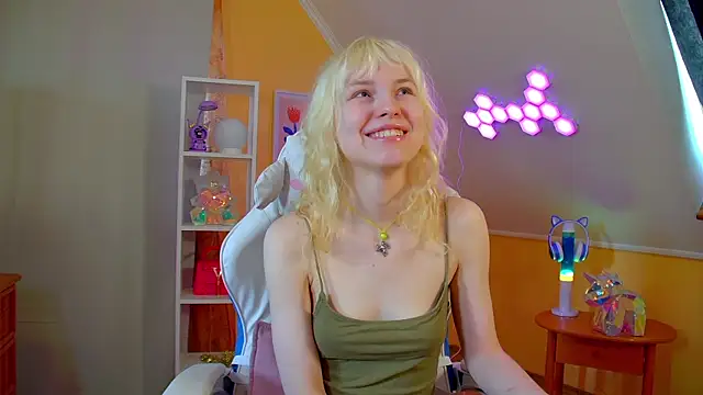 HannahHollis online show from 04.26.26