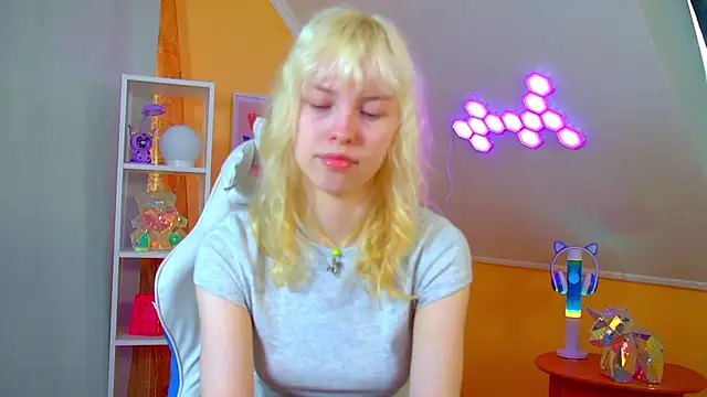 HannahHollis online show from 04.30.26
