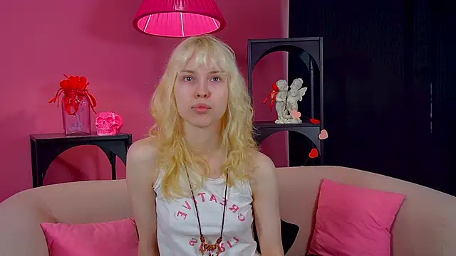 HannahHollis online show from 05.07.26