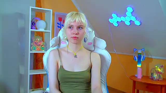 HannahHollis online show from 06.03.26
